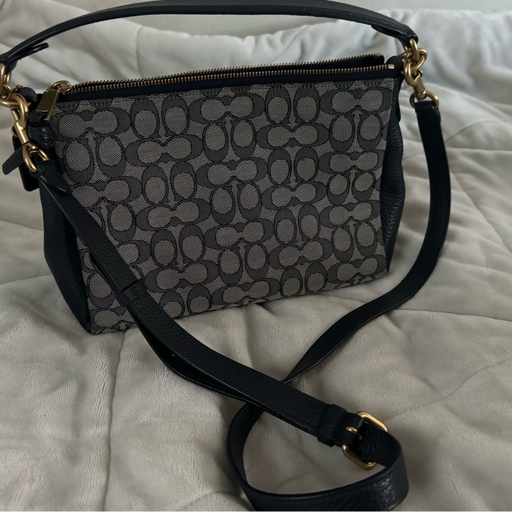 Shay Crossbody In Signature Jacquard